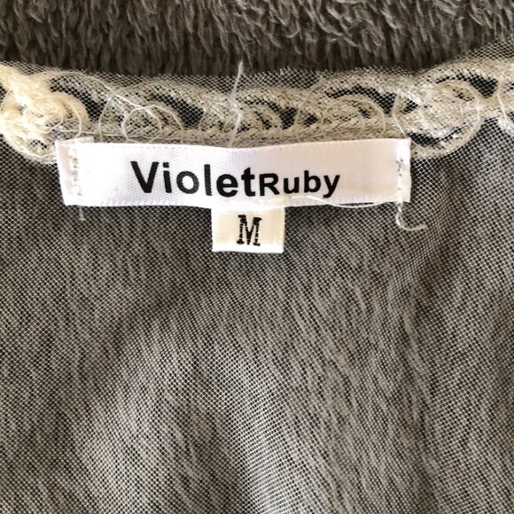 Beautiful top with sheer overlay - Picture 9 of 9